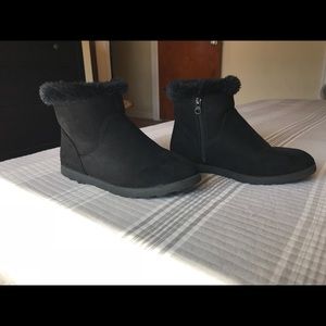 Girls size 5 Cat and Jack boots